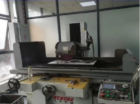 Precision grinding machine